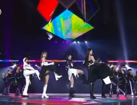 LE SSERAFIM 好像還有現場表演陰影！韓網惡評：《SBS歌謠大戰》上唱得像蚱蜢世界
