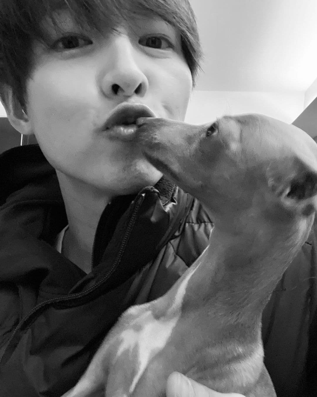 Image source_ Instagram | hi_songjoongki