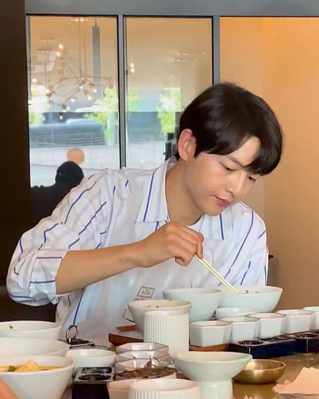 Image source_ Instagram | hi_songjoongki