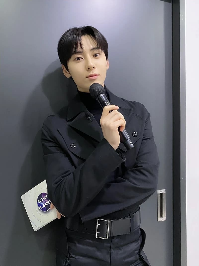 Image Source l minhyun_pledis Twitter