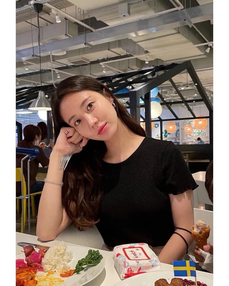 Image Source l IG 배우 한그루
