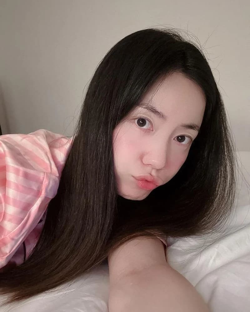 Image Source:instagram | hwayoung_ryu_93